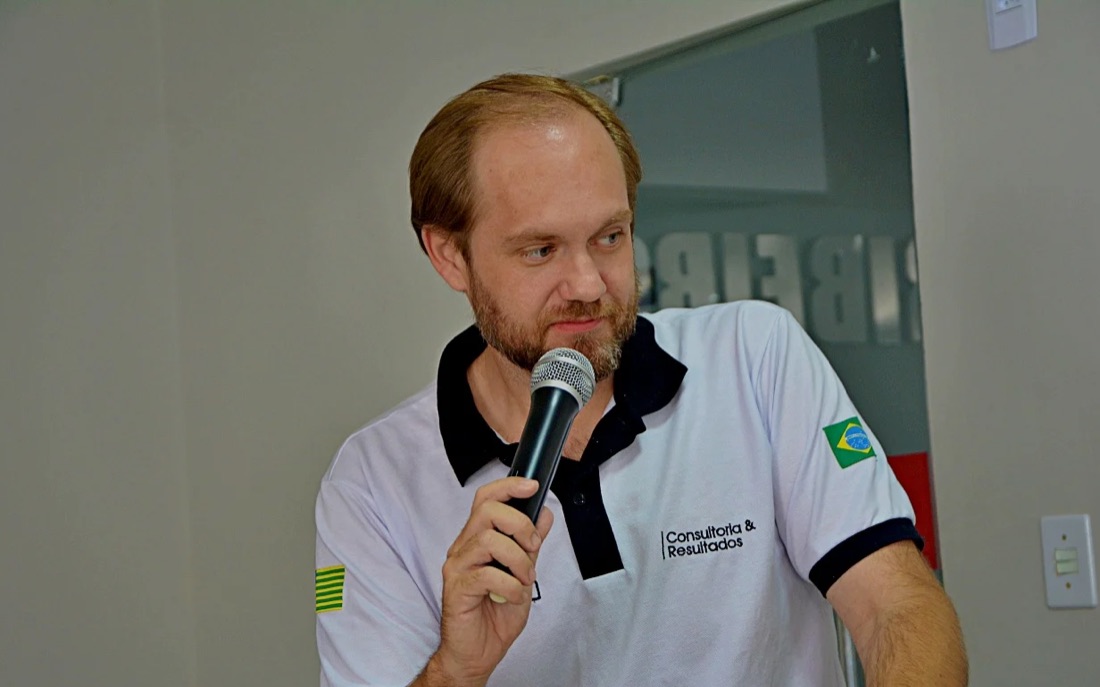 Thiago Hommerding apresentando projeto da HOCA a gestores municipais