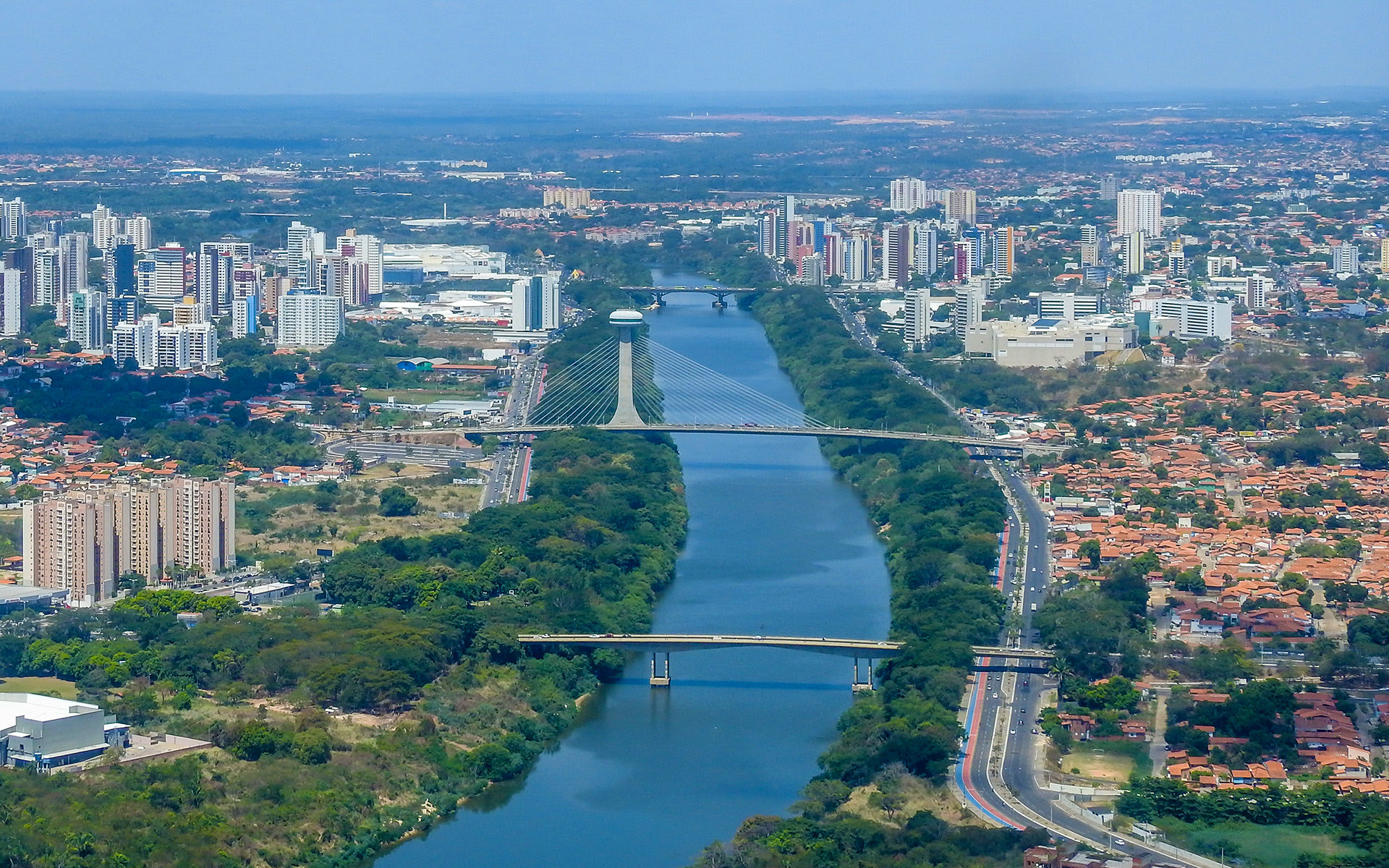 Vista aérea de núcleo urbano — diagnóstico e cadastro social e imobiliário